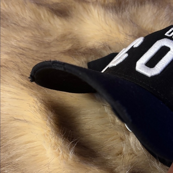 Dsquared2 Icon Logo Embroidered Baseball Cap - Picture 7 of 7